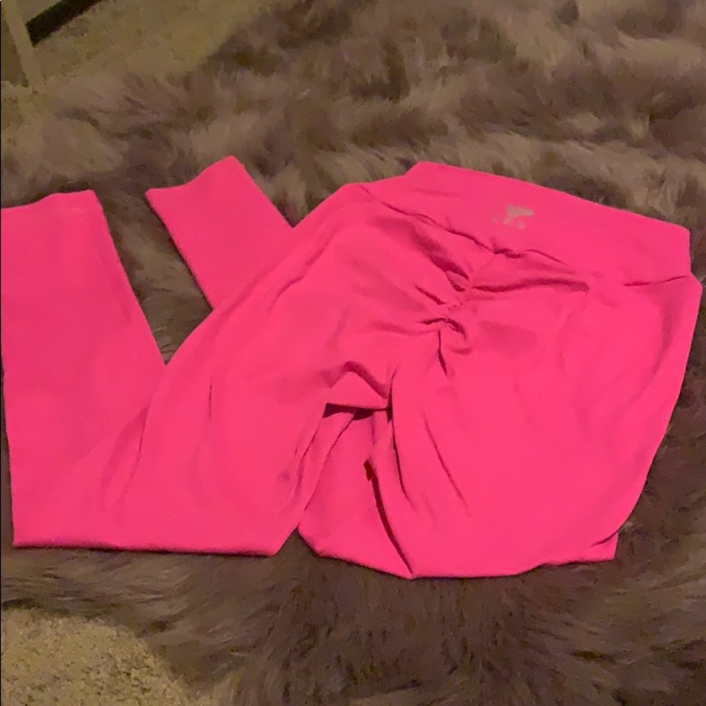 CLS Scrunch Butt Leggings